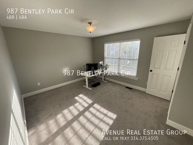 Building Photo - 987 Bentley Park Cir
