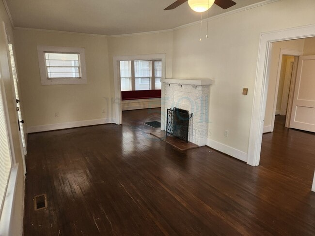 Building Photo - This Hillcrest Bungalow is just what you w...