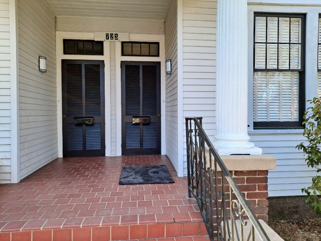 Building Photo - 723 Arsenal Pl