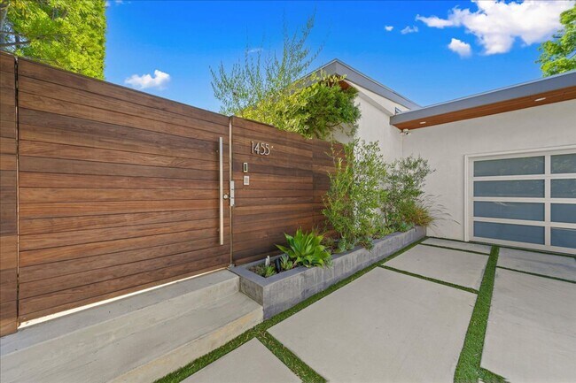 Building Photo - 1455 S Castello-