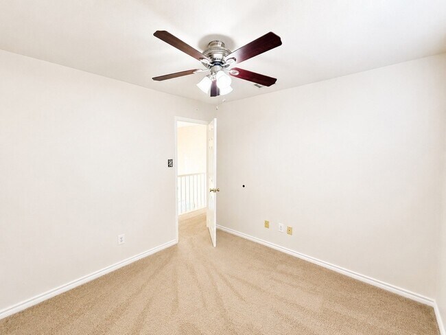 Building Photo - 709 Ridgemont Dr