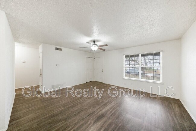 Building Photo - 505 Oasis St