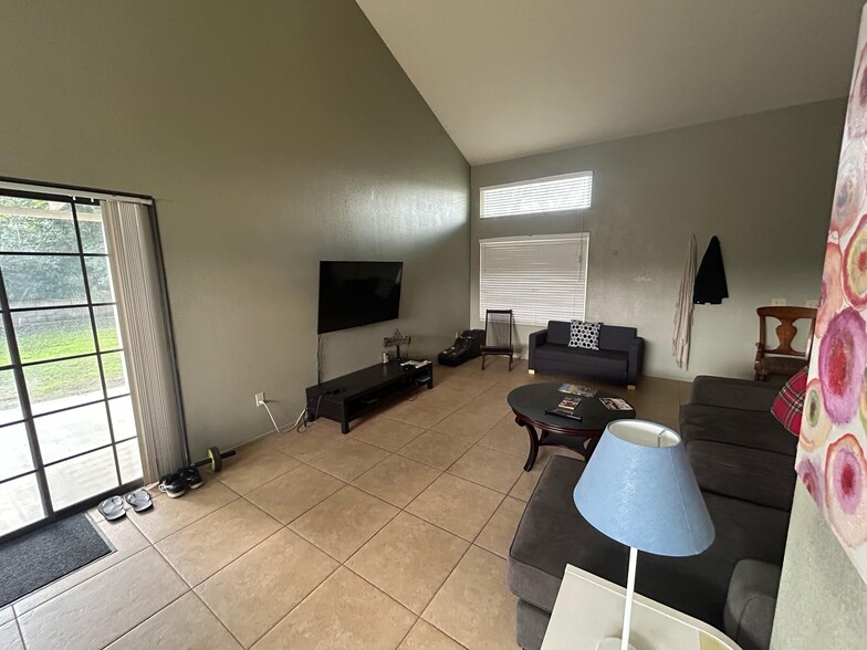 Building Photo - 6374 Jaguar Dr