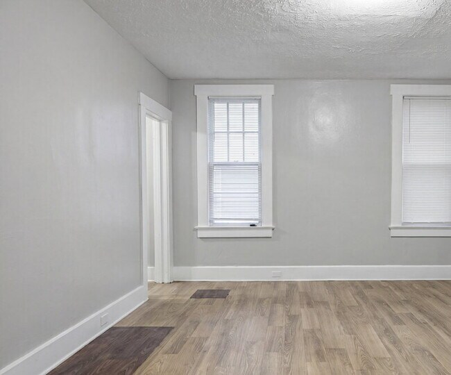 Building Photo - 1111 Henry Ave