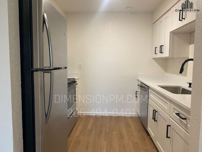 Interior Photo - Refreshed 2 bed 1 bath in the City of Pacific!  Easy to Tour! (close to trails!)