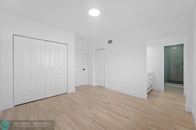 Building Photo - 315 E Jasmine Dr