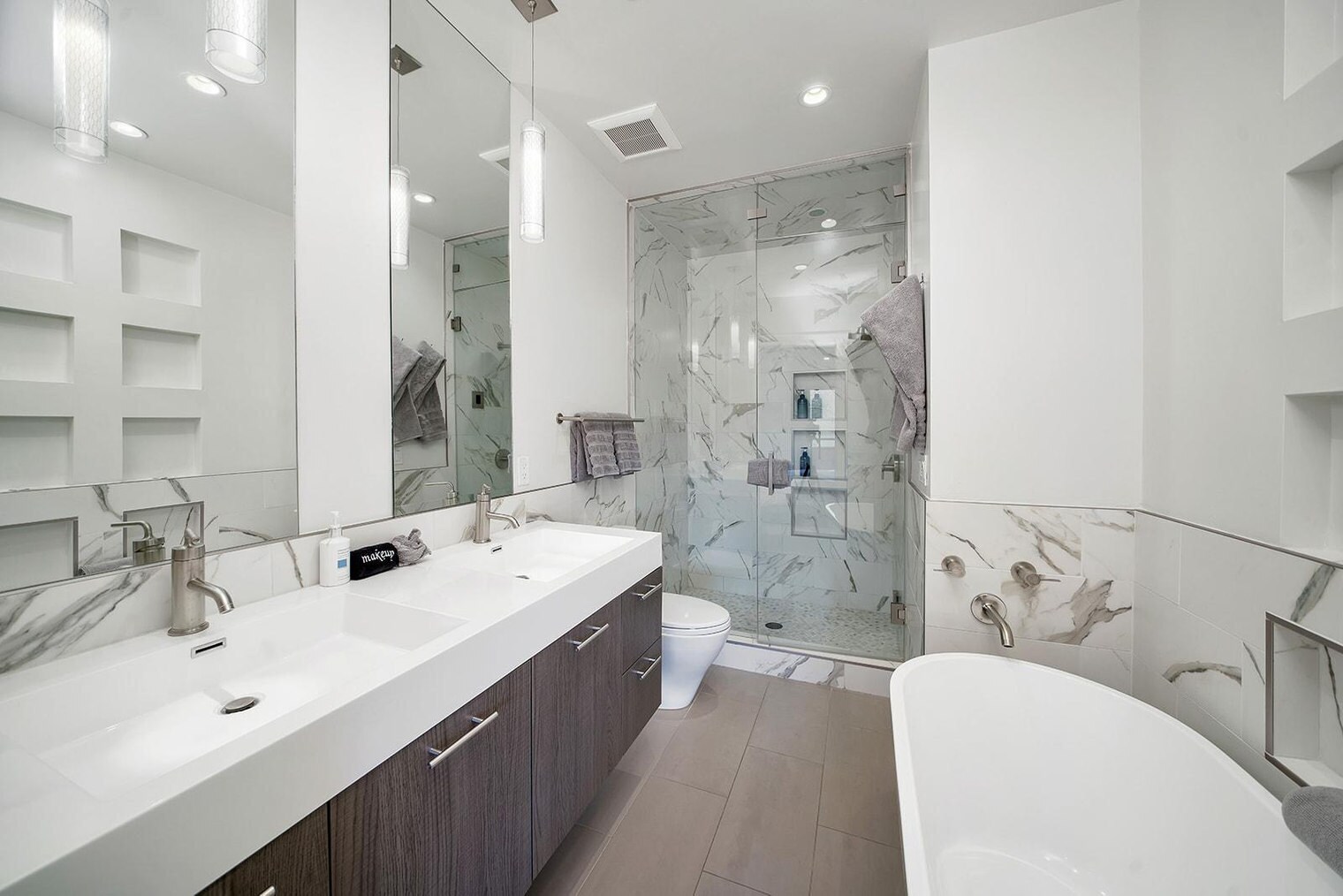 Building Photo - 113 Lost Creek Ln