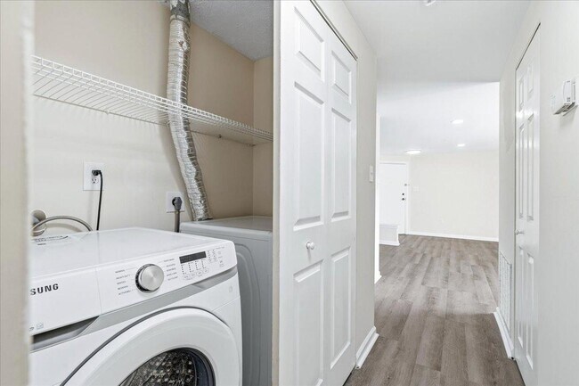 Building Photo - 819 Stratford Way