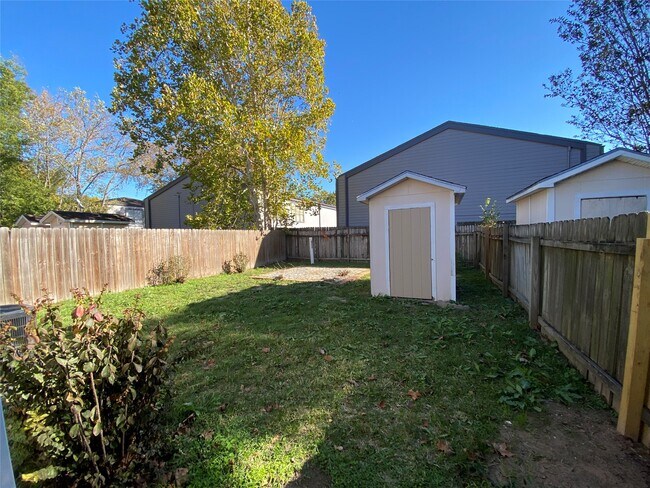Building Photo - 311 Willowick St