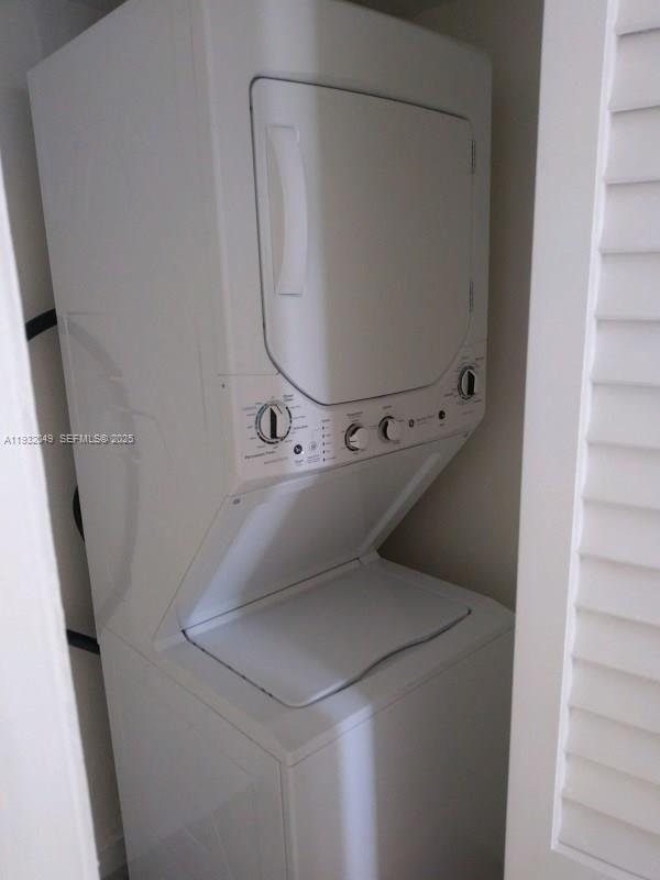 Building Photo - 7975 Crespi Blvd