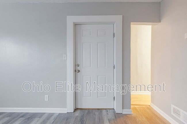 Building Photo - 987 Lilley Ave