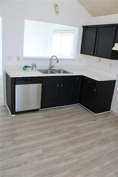 Building Photo - 2400 Miller Oaks Cir