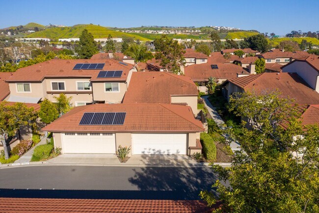 Building Photo - Beautiful Furnished Home in Seaside Villas Near Doheny Beach!