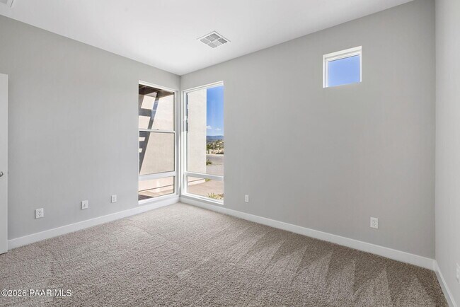 Building Photo - 1340 Rockwood Dr