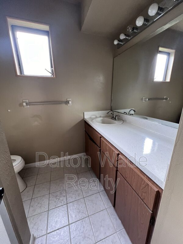 Building Photo - 2067 Sunset Grove Ln