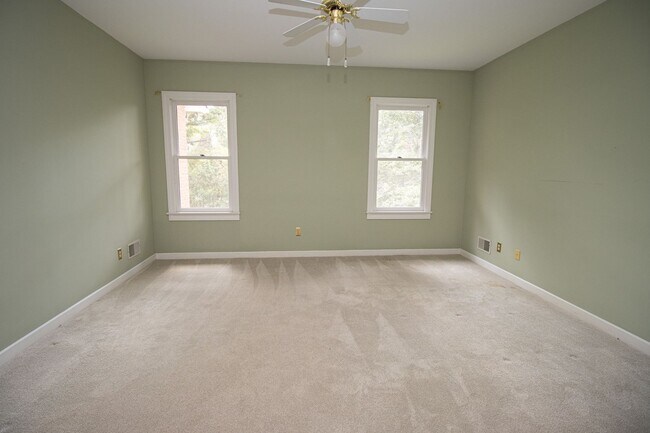Building Photo - 2220 Montclair Dr