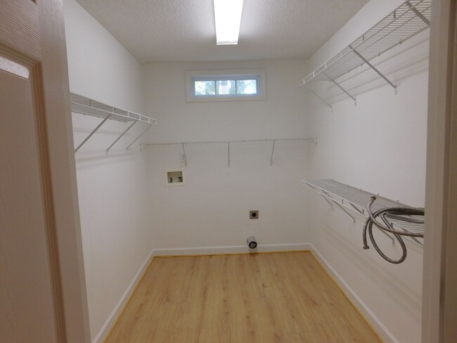 Building Photo - 208 Tobiano Dr