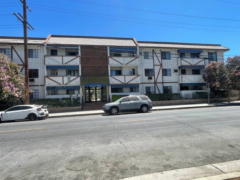 Building Photo - 18530 Hatteras St