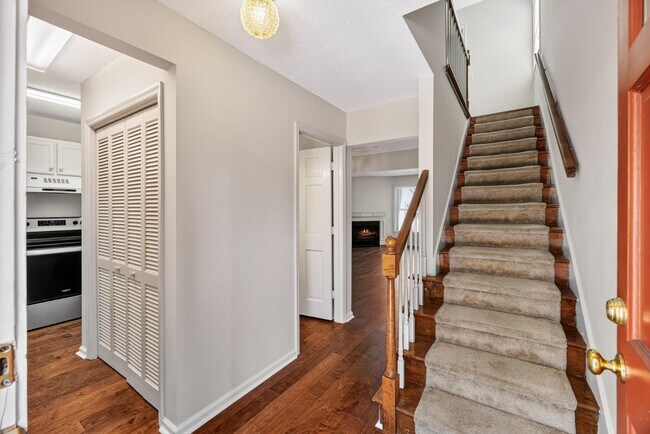 Building Photo - 850 Colony Dr