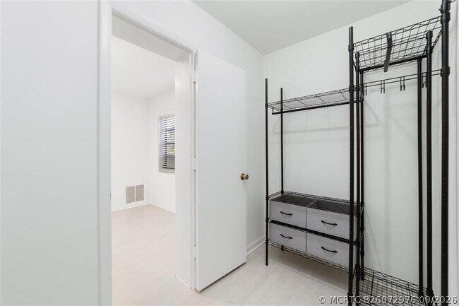 Building Photo - 1273 NE 37th St