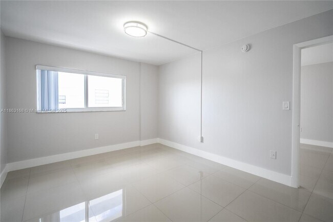 Building Photo - 1986 Biarritz Dr