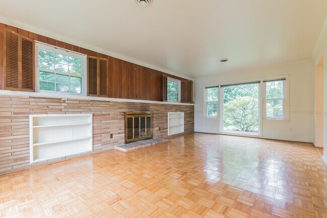 Building Photo - 9702 Bellevue Dr