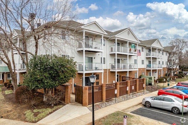 Building Photo - Meadows at Salem Run