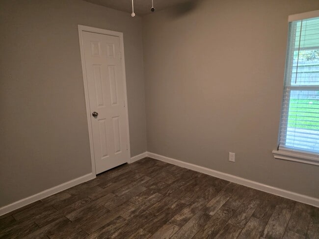Building Photo - 5618 Stone Creek Dr