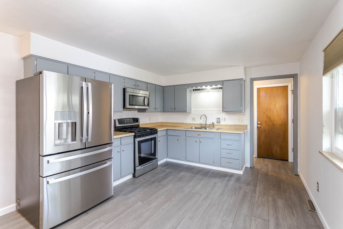 Building Photo - 755 Braun St