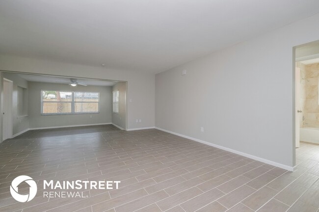 Building Photo - 1418 Thames Ln
