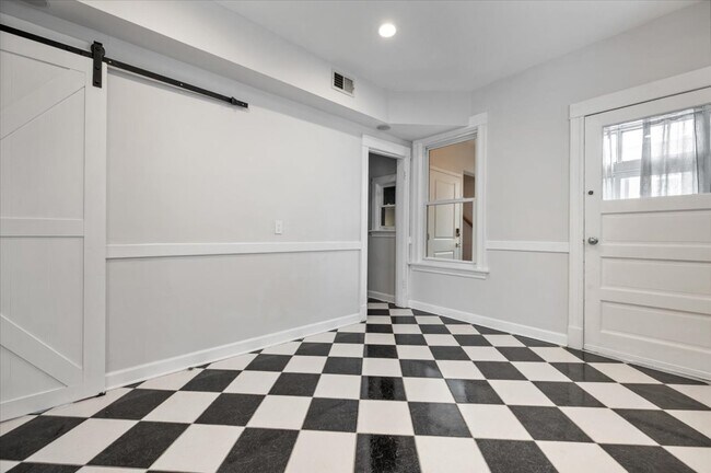 Building Photo - 2939 N Ashland Ave