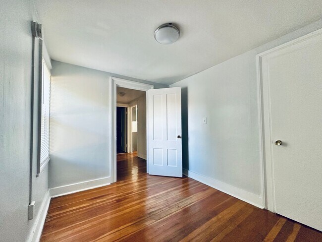 Building Photo - 175 Bradley St