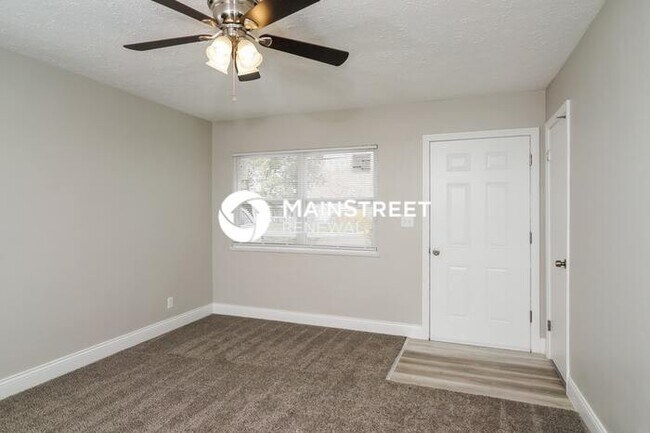 Building Photo - 3 Bedroom Pet-Friendly Home in LOUISVILLE, KY with Main Street Renewal