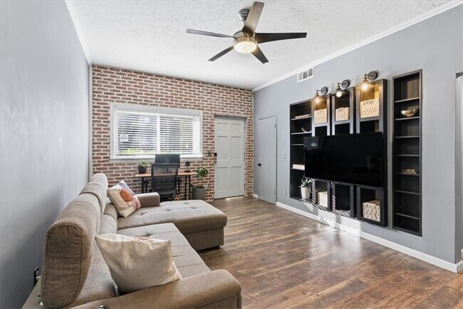 Building Photo - 343 8th St NE