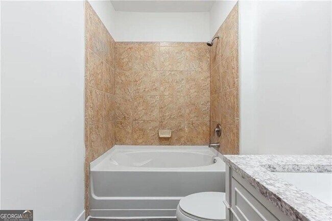 Building Photo - 898 Oak St SW