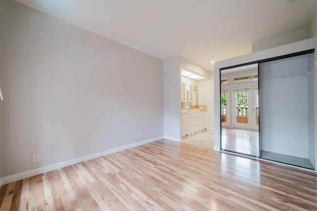 Building Photo - 3547 Cameo Dr