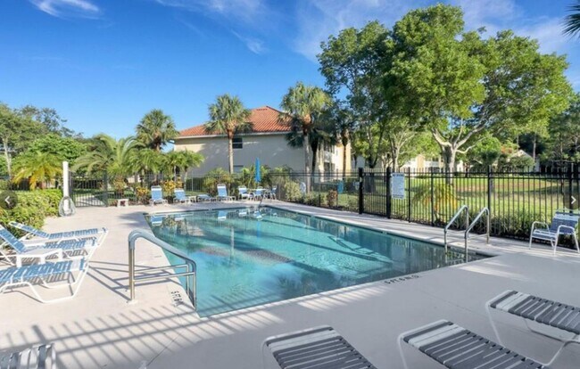 Building Photo - ** NICELY FURNISHED 3 Bedroom\2 Bath FIRST...