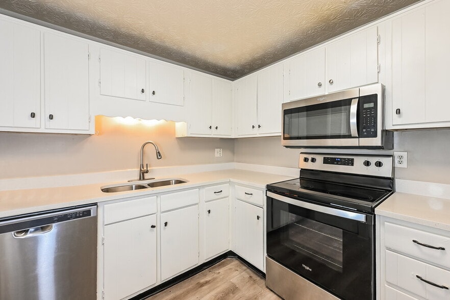 Building Photo - 1860 Suwanee Ridge Ct NW