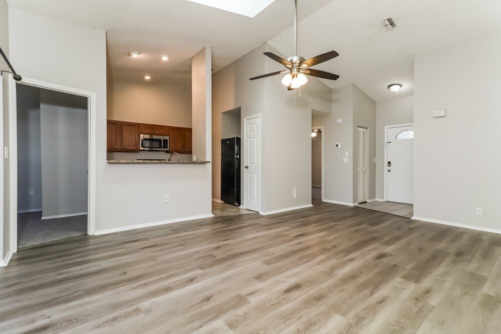 Building Photo - 10935 Livingston Dr