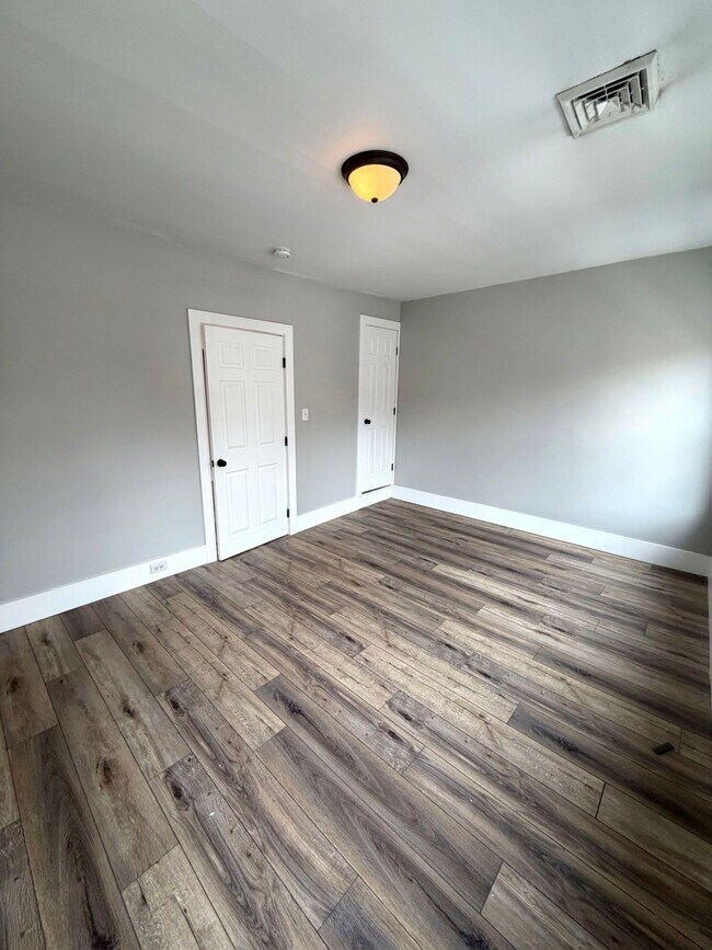 Building Photo - 430 W Lemon St