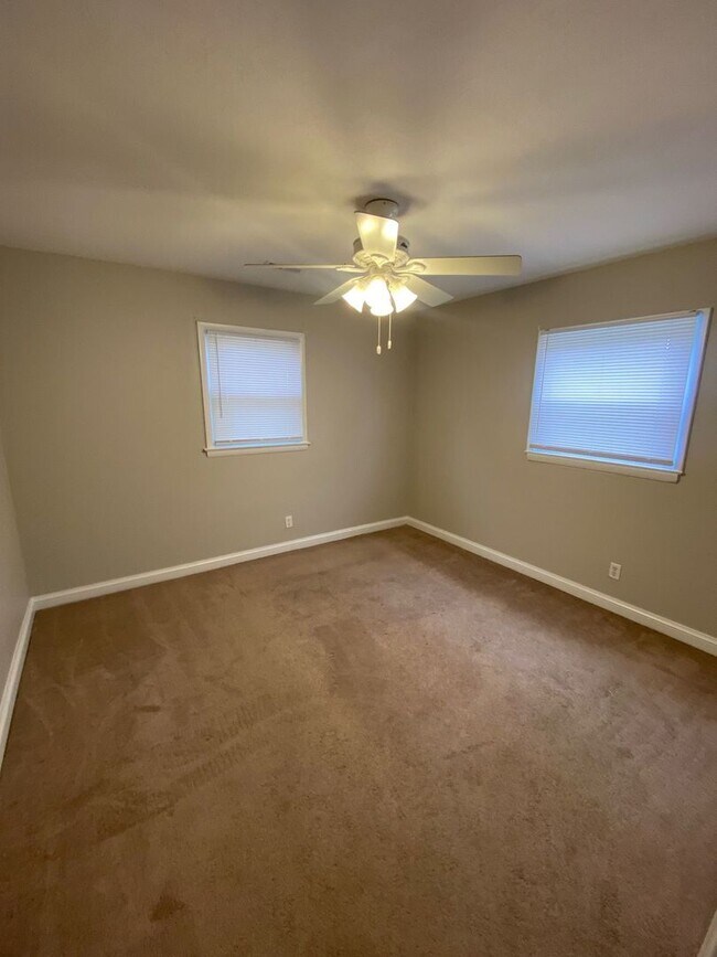 Building Photo - Introducing our charming home in the desirable Chesapeake "ASK ABOUT OUR ZERO DEPOSIT"