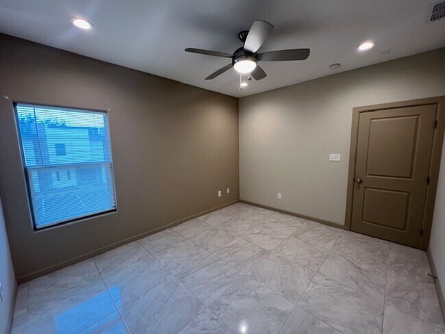 Building Photo - THE DORADO CONDOMINIUMS