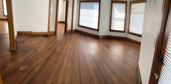 Building Photo - 303 Duplex
