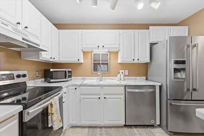 Building Photo - Condo