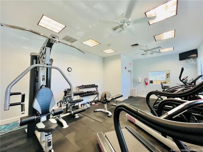 Building Photo - 7410 S Ocean Dr