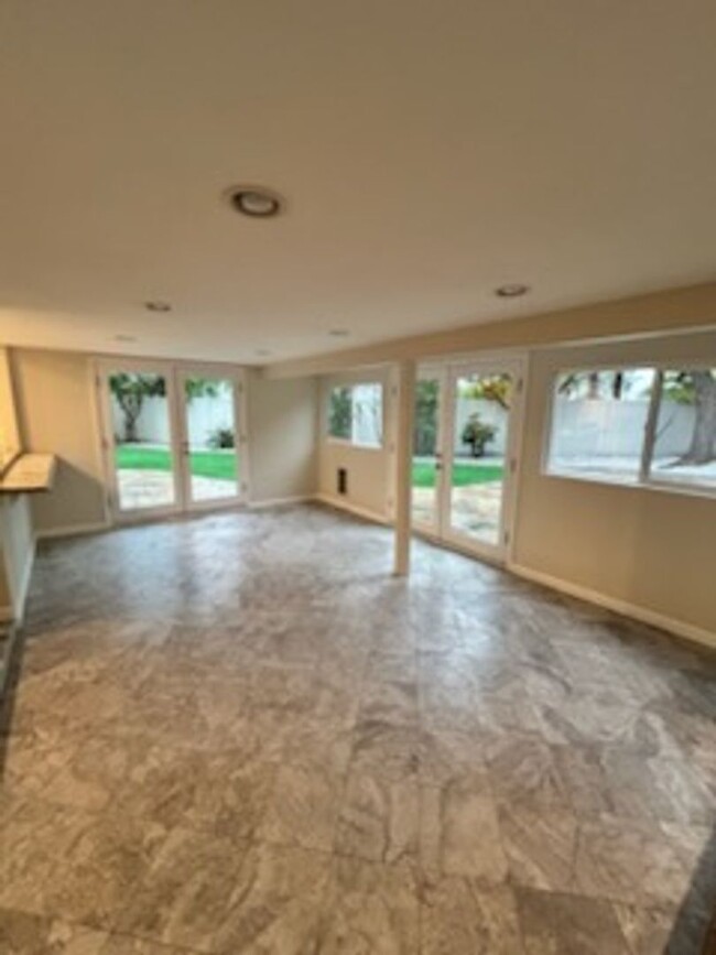 Building Photo - Spacious 5 Bedroom in Mission Viejo!