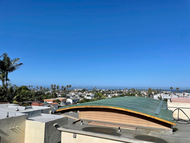 Building Photo - Amazing Ocean View Beach House