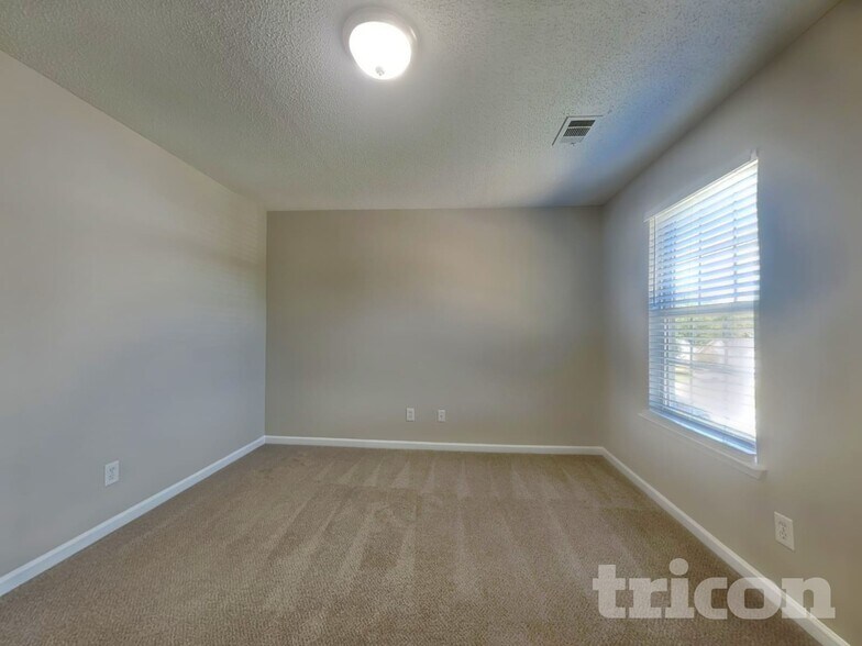 Building Photo - 33 Abbey Ln