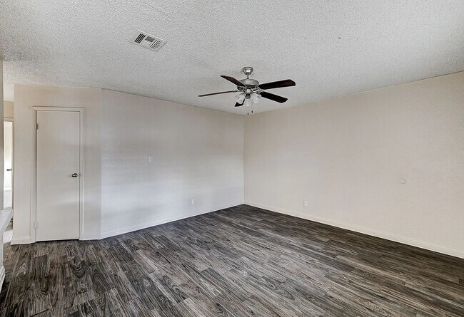 Building Photo - 8530 W Sahara Ave