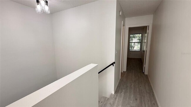 Building Photo - 72 Lakepointe Cir
